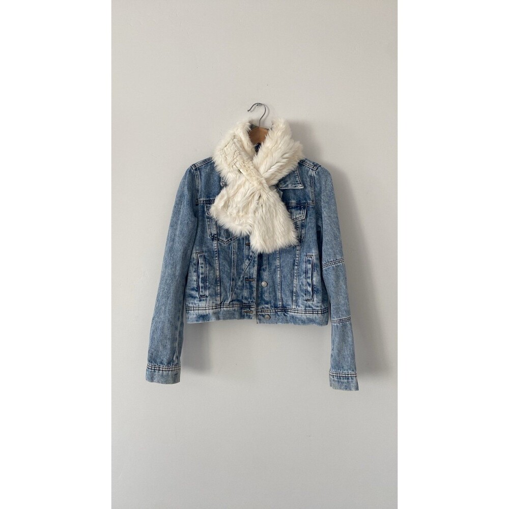 Fossil Women's Elegant Cute White Faux Fur Scarf Casual Feminine Effortless Chic